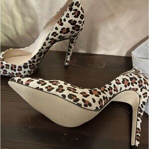 10 women’s pumps